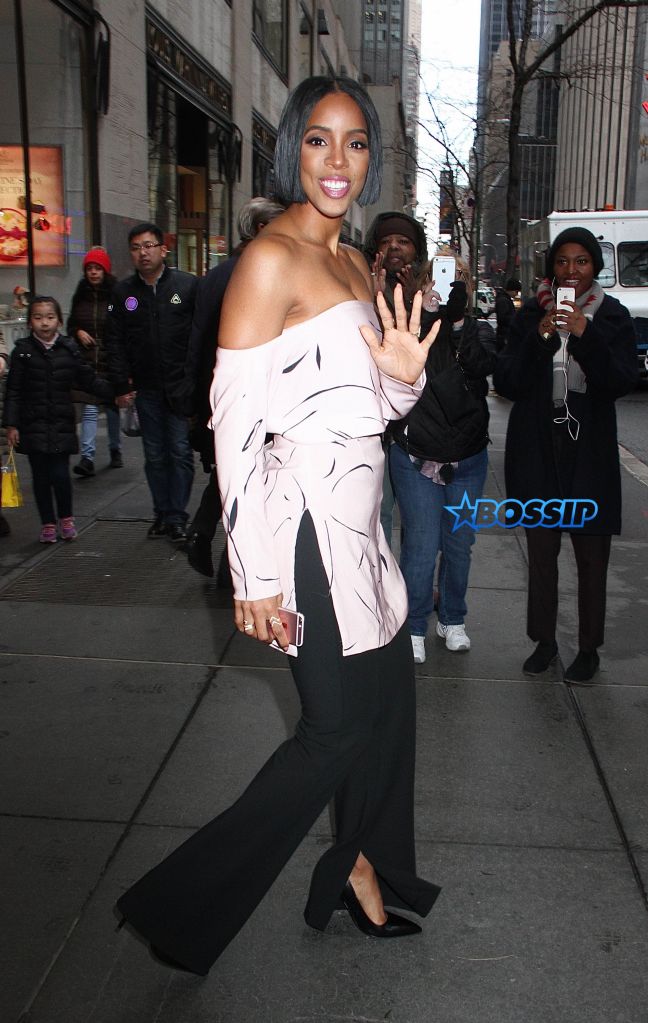 Singer and actress Kelly Rowland spotted leaving 'Access Hollywood Live' in NYC's Rockefeller Center wearing an off-the-shoulders pink and black tunic blouse and black pants. Rowland is on a promotional tour for the Lifetime movie 'Love by the 10th Date' Pictured: Kelly Rowland Ref: SPL1429130 260117 Picture by: Fortunata/Splash News Splash News and Pictures Los Angeles:310-821-2666 New York:212-619-2666 London:870-934-2666 photodesk@splashnews.com 