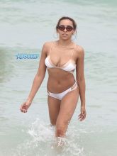 Singer Tinashe is seen showing off her curves on the beach in Miami Beach, Picture by: MCCFL / Splash News