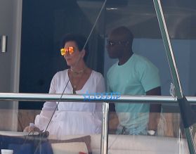 Kris Jenner Corey Gamble yacht in St Tropez port, CÙte d'Azur, Kris caught by the wind
