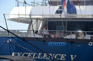 Kris Jenner Corey Gamble yacht in St Tropez port, CÙte d'Azur, Kris caught by the wind
