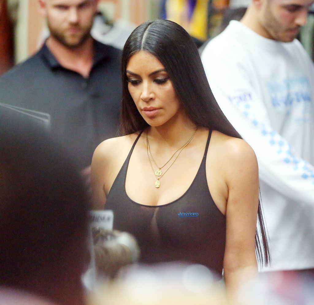 Page 4 Of 5 We See Double Ds Kim Kardashian Goes Bra Less In Nyc Thrift Fit 