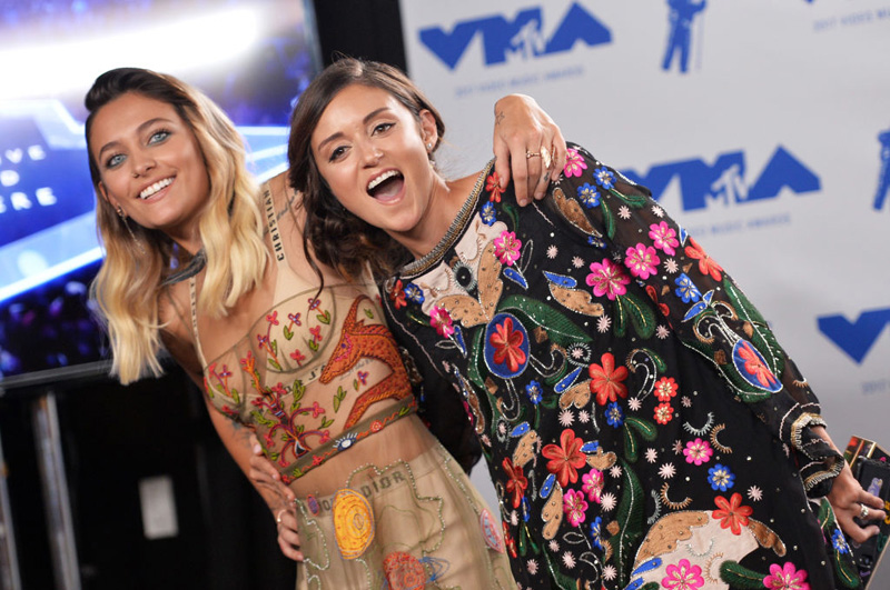 INGLEWOOD, CA - AUGUST 27: Paris Jackson and Caroline D'Amore pose in the press room during the 2017 MTV Video Music Awards at The Forum on August 27, 2017 in Inglewood, California.