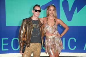 INGLEWOOD, CA - AUGUST 27: Jeremy Scott (L) and Jasmine Sanders attend the 2017 MTV Video Music Awards at The Forum on August 27, 2017 in Inglewood, California.