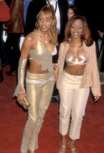Singers LeToya Luckett and LaTavia Roberson attend 43rd Annual Grammy Awards on February 21, 2001 at the Staples Center in Los Angeles, California.