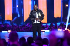 LOS ANGELES, CA - SEPTEMBER 17: Martin Lawrence speaks onstage during VH1 Hip Hop Honors: The 90s Game Changers at Paramount Studios on September 17, 2017 in Los Angeles, California.