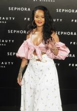 Rihanna attends the 'Fenty Beauty' photocall at Callao cinema