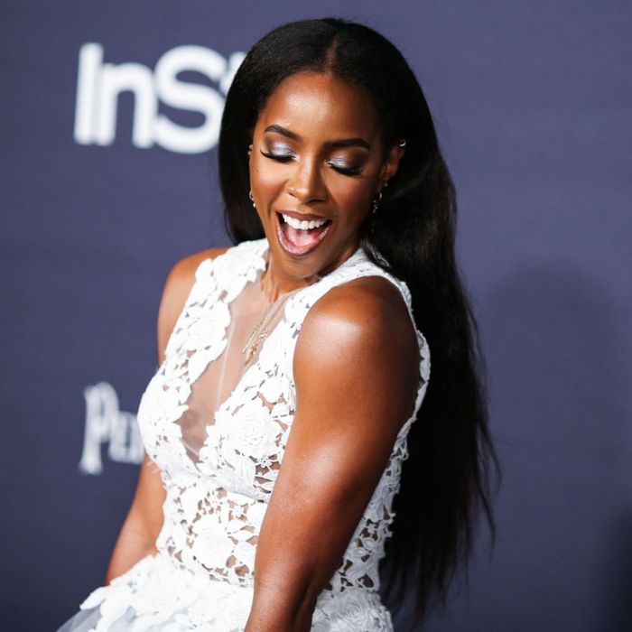 Singer Kelly Rowland wearing Georges Chakra arrives at the InStyle Awards 2017 held at the Getty Center on October 23, 2017 in Los Angeles, California, United States.