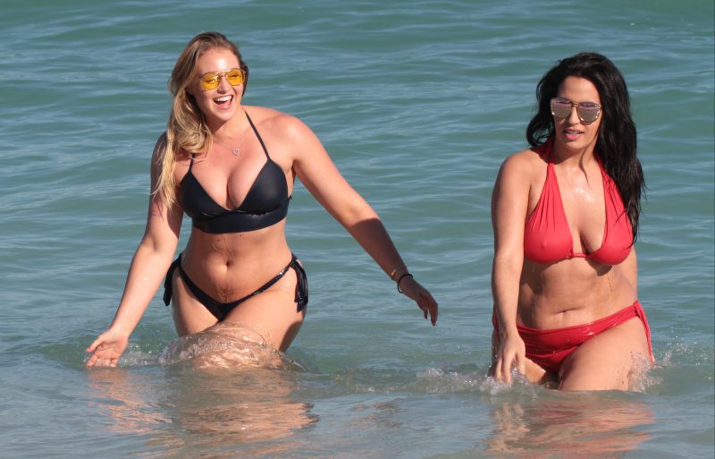 uk plus size model Iskra Lawrence was eating a popsicle while soaking up the sun in her lounger.