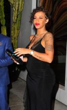 Singer Ne-Yo and wife Crystal Renay have New Year Eve Dinner at Catch LA in West Hollywood on December 31, 2017.