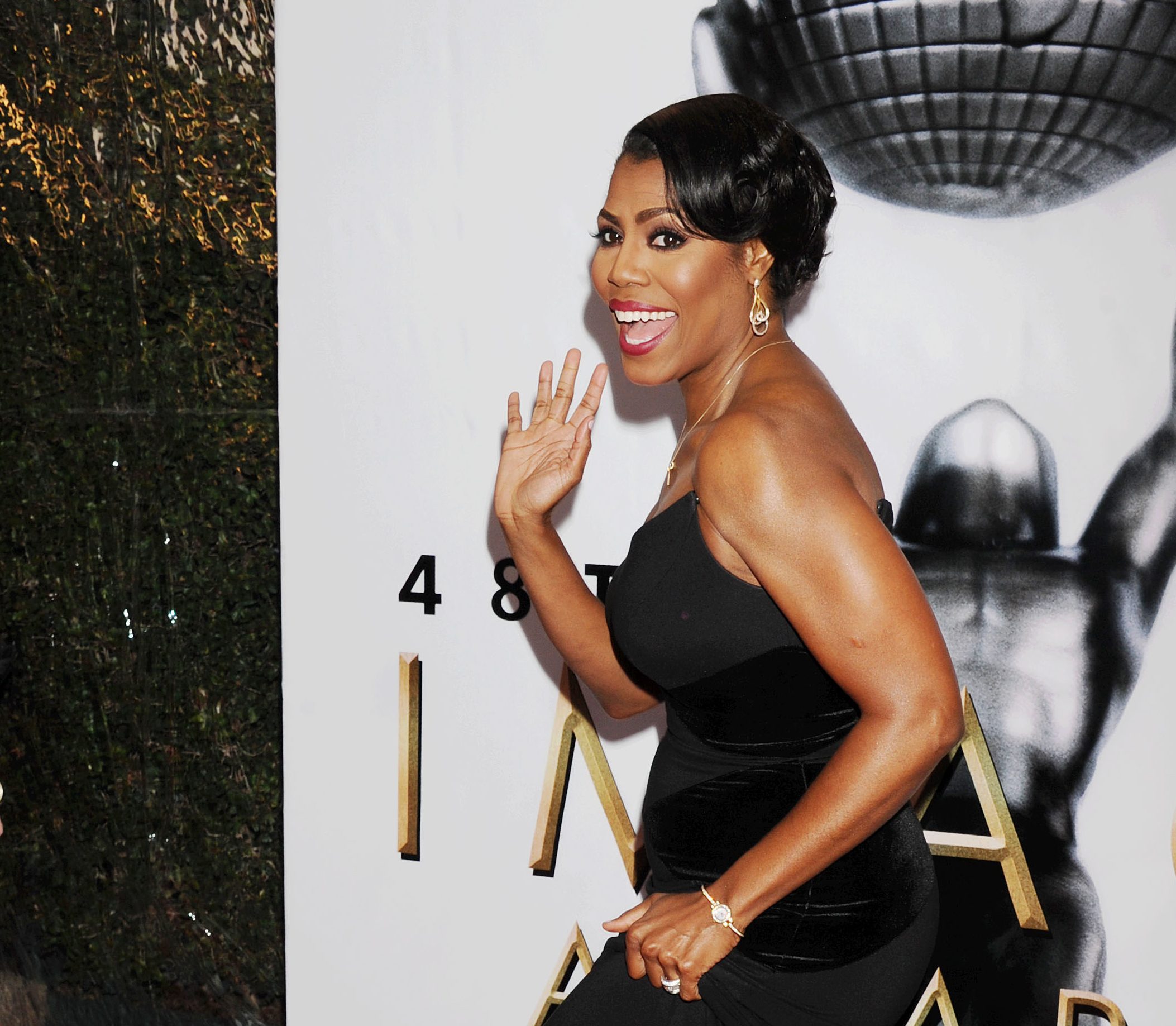 Omarosa Shakes B(l)ack Side After A Week Of Chirping On Trump [Video]