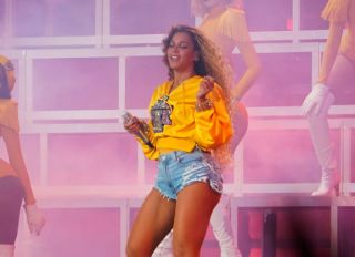 Beyoncé performs at Coachella