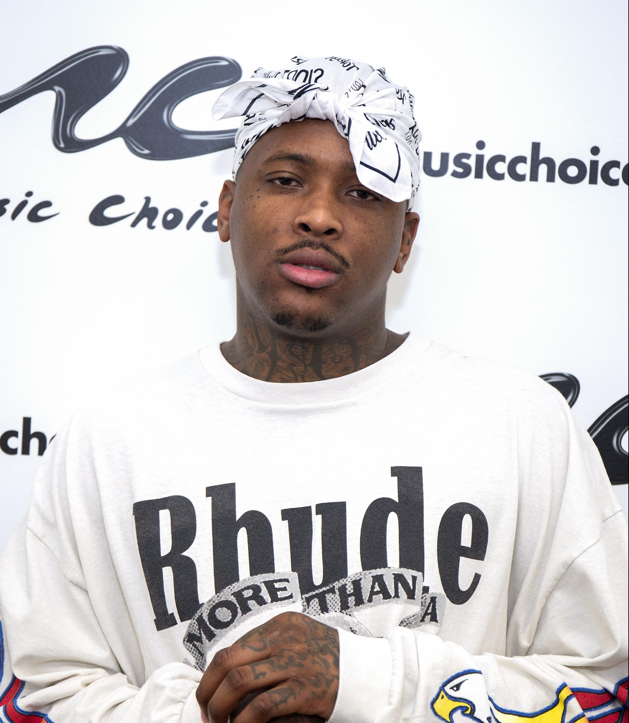 yg kicked off american airlines