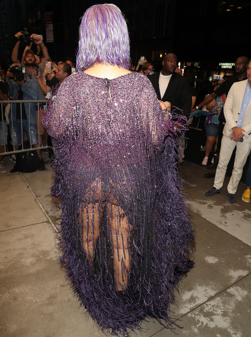 Cakes In The Wind: Nicki Minaj Suffers Another Wardrobe Malfunction At  Fashion Media Awards - Bossip