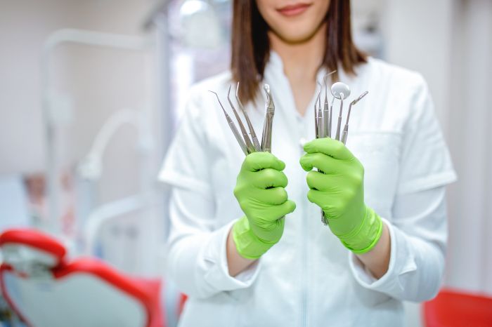 Dentist holding a dentist instruments