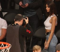 Model Emily Ratajkowski manages to get a dad who was sitting in front of her checking out her buns as she shows of her spectacular assets as she poses courtside while attending the Los Angeles Lakers Vs The Minnesota Timberwolves game at The Staples Center in Los Angeles, Ca