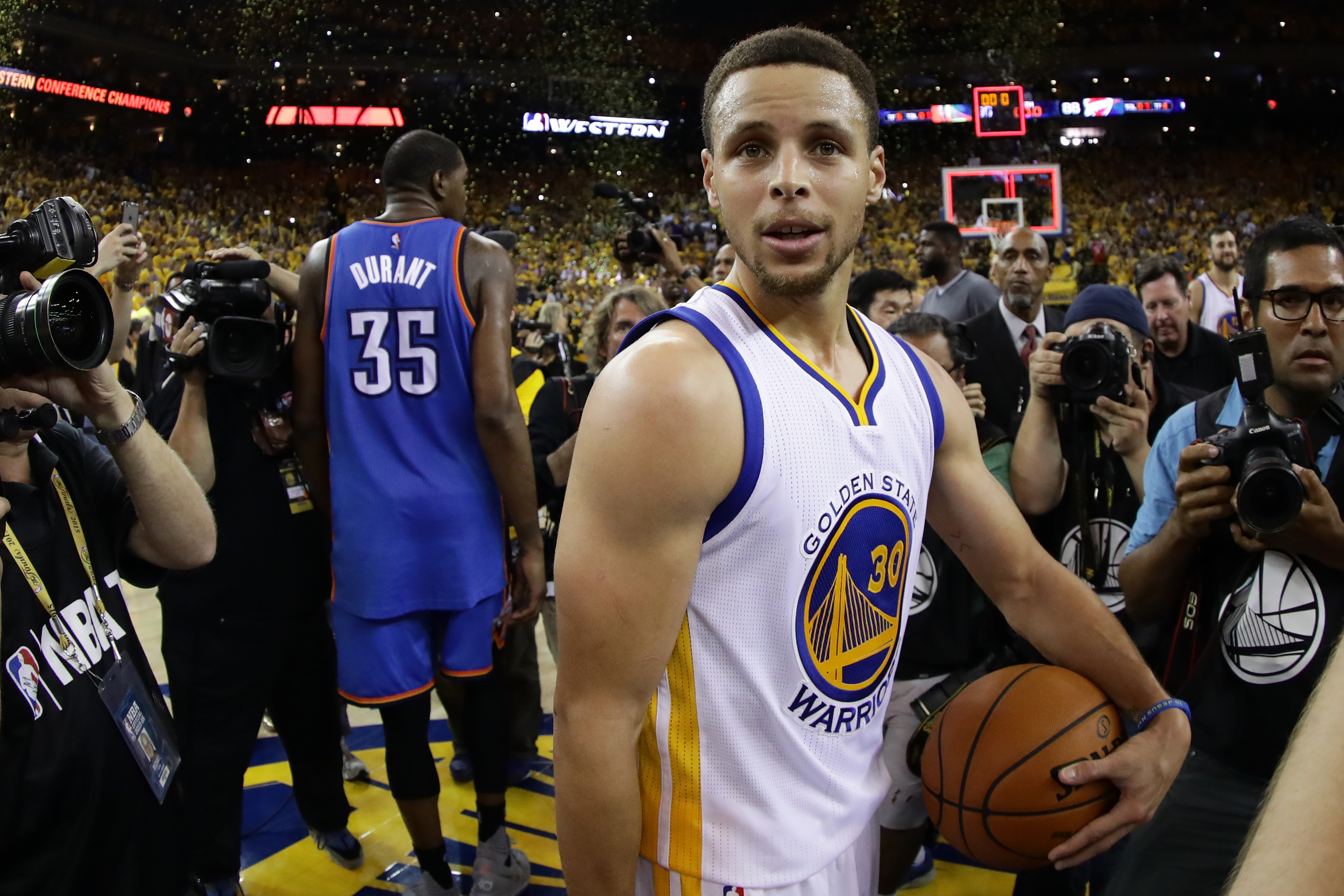 KNBR on X: Stephen Curry's reaction to Klay Thompson's injury