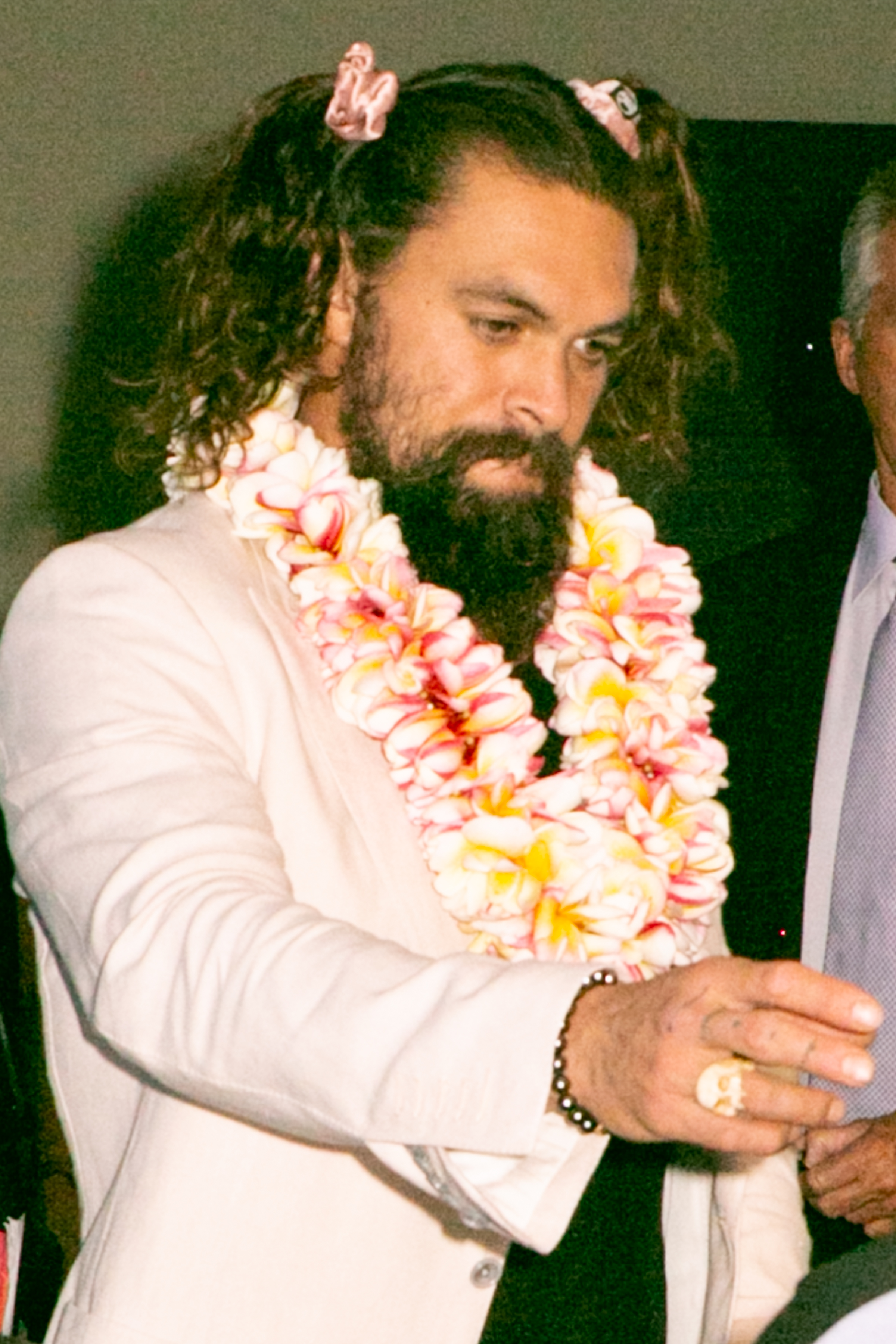 Are You This Get Up? 'Aquaman' Jason Momoa Rocks Pink Scrunchie'd Pigtails - Bossip