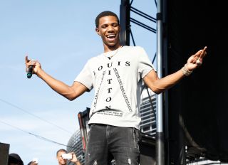 a boogie wit da hoodie scores no. 1 with 823 albums sold