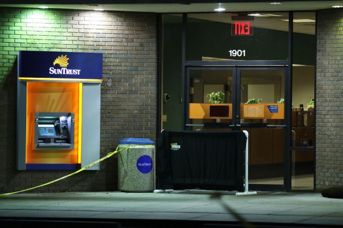 Five Killed After Gunman Opens Fire Inside A Florida Bank