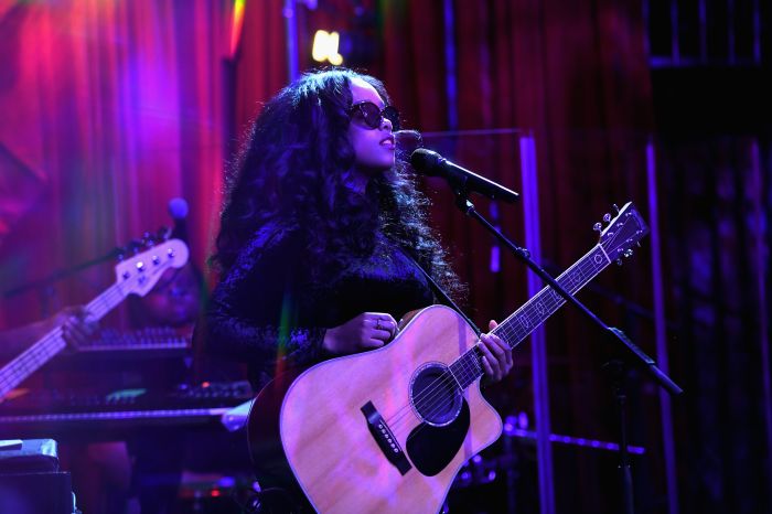 H.E.R Performs at Modcloth