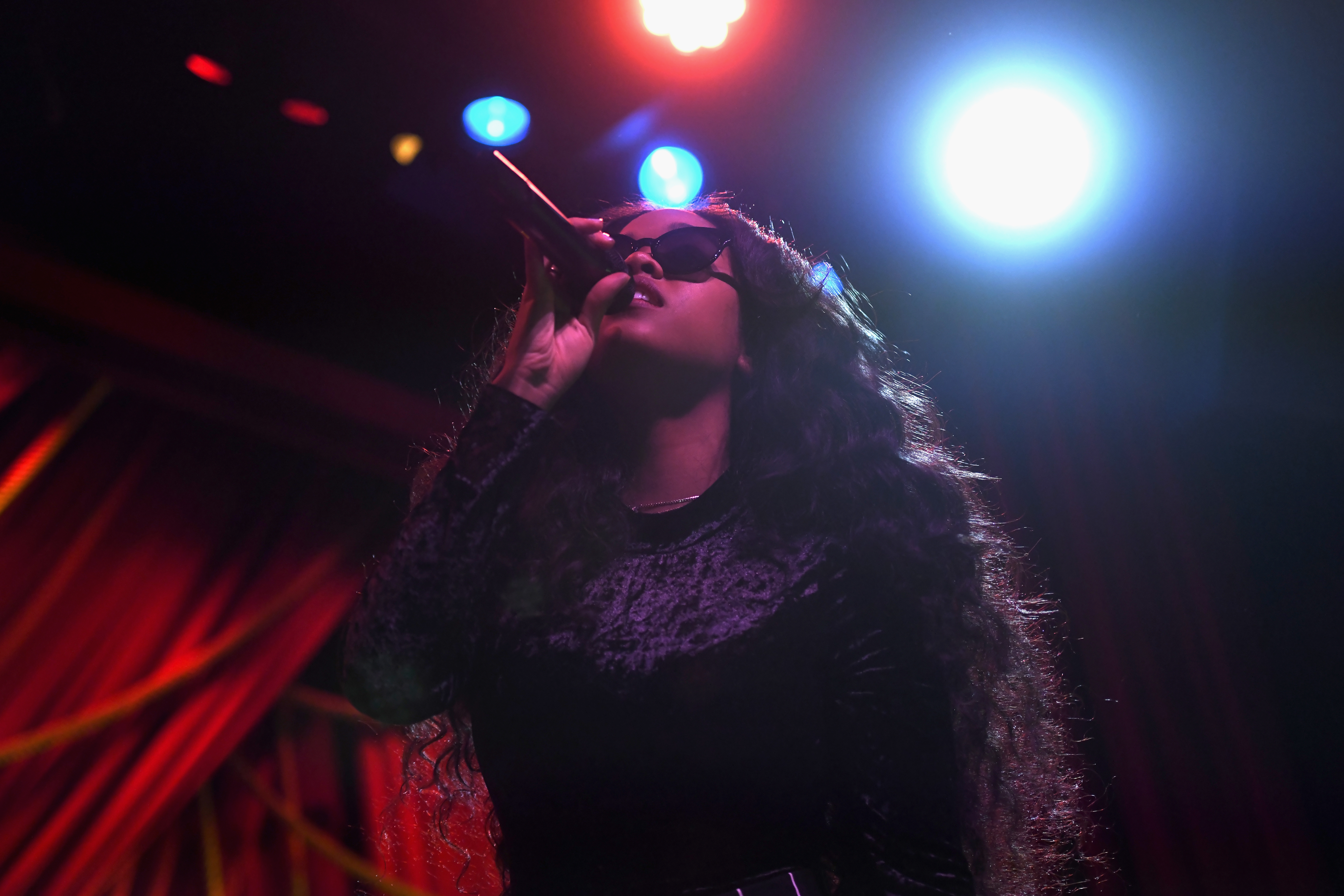 H.E.R Performs at Modcloth