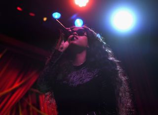 H.E.R Performs at Modcloth