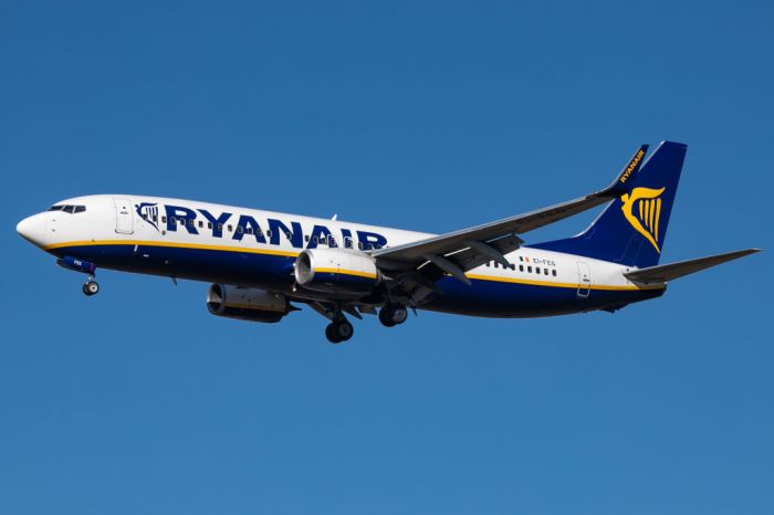 Ryanair Low Cost Airline Boeing 737-800