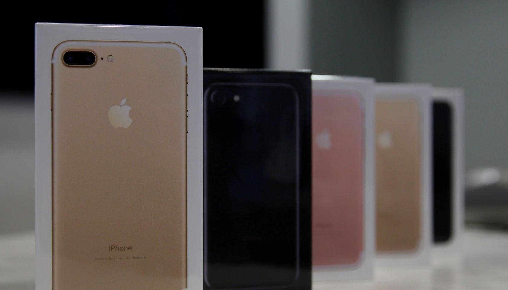 two students tried to cheat apple in counterfeit iphone scheme