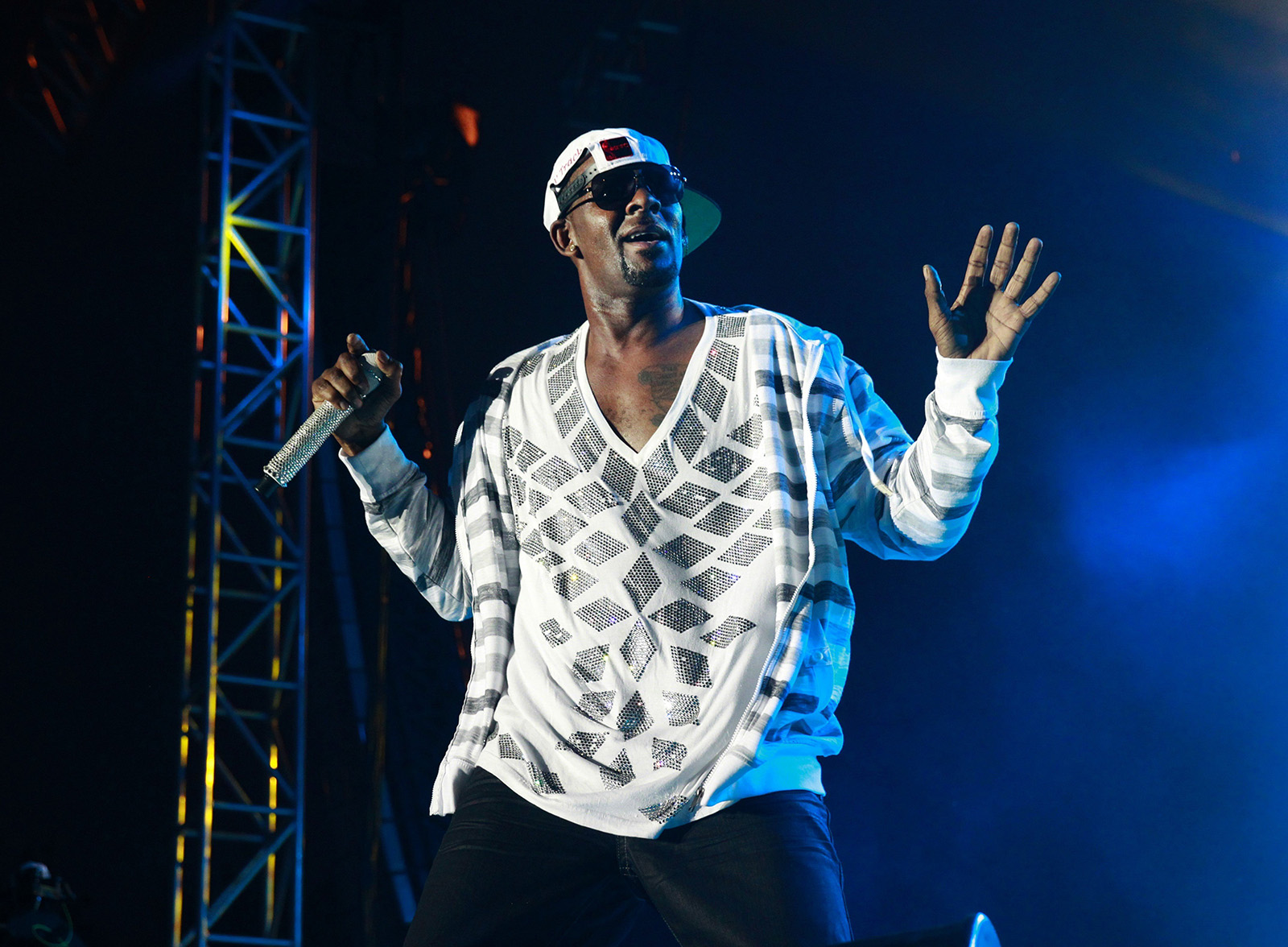 R. Kelly charged in Cook County with aggravated criminal sexual abuse