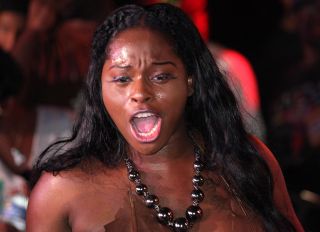 Foxy Brown Gets Booed Offstage