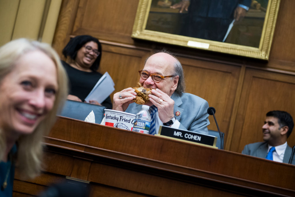 Rep. Steve Cohen brings in buckets of Fried Chicken to ...