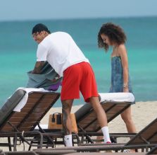 Kyle Oubre Jr. and girlfriend Makena Martine enjoy a Miami beach day
