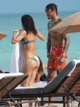 Kyle Oubre Jr. and girlfriend Makena Martine enjoy a Miami beach day