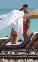 Kyle Oubre Jr. and girlfriend Makena Martine enjoy a Miami beach day