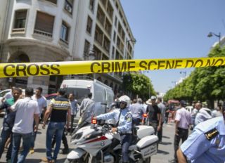 Twin suicide attacks target police in Tunis
