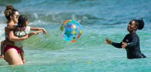 Kawhi Leonard, Kishele Shipley and their daughter vacation in Barbados