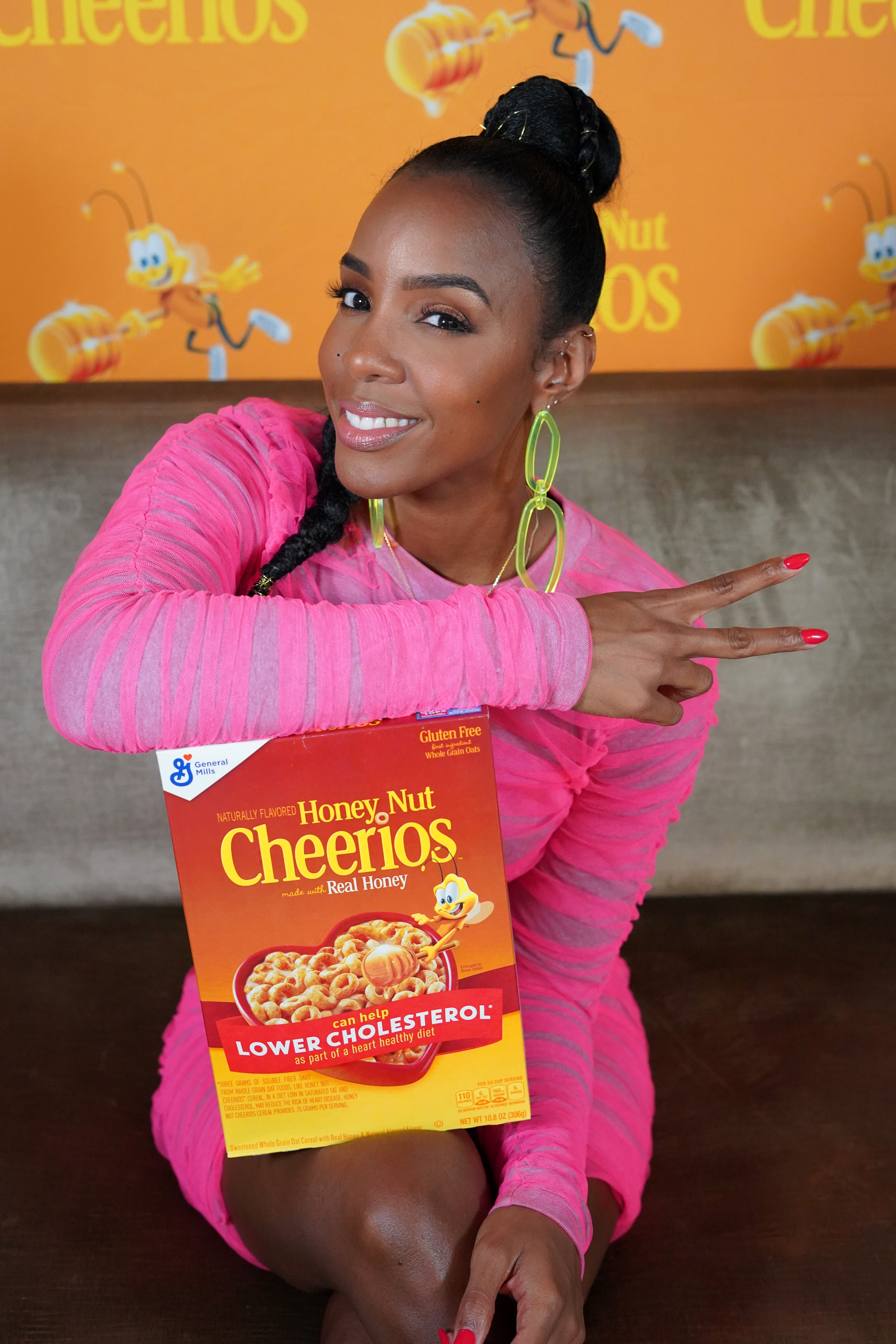 Kelly Rowland In the Honey Nut Cheerios 