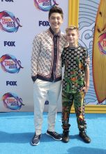 Asher and Avi Angel Fox's Teen Choice Awards