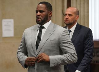 Cook County prosecutors seek to raise bond on R. Kelly even though heâs already in custody on federal charges