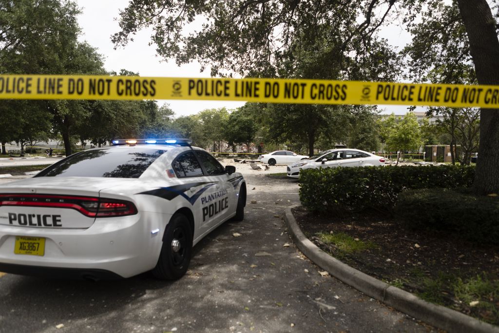Explosion at Florida shopping plaza