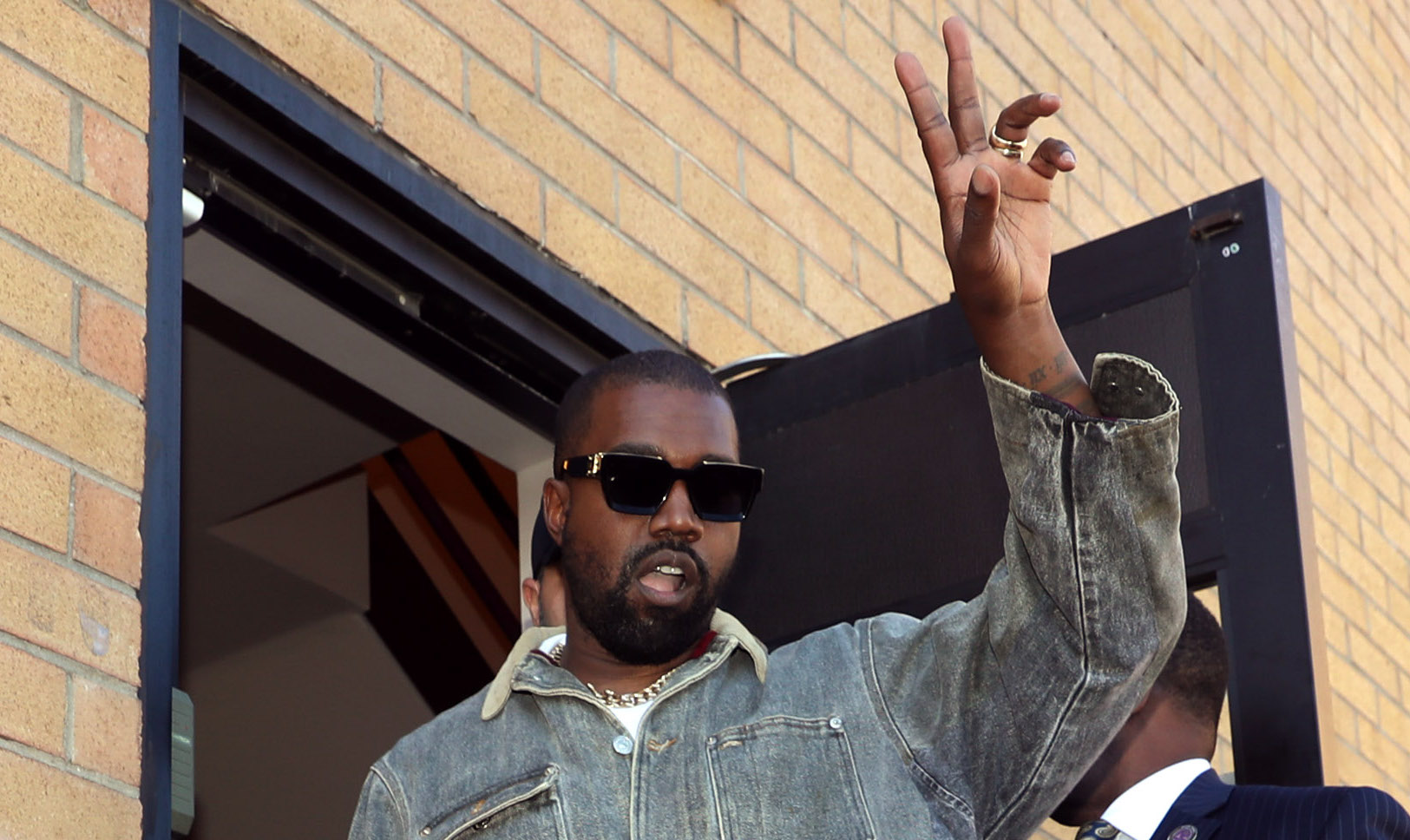 Here's What Happened When Kanye Popped Up At Howard's Homecoming