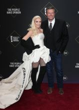 Gwen Stefani Blake Shelton 45th Annual Peoples Choice Awards in Los Angeles