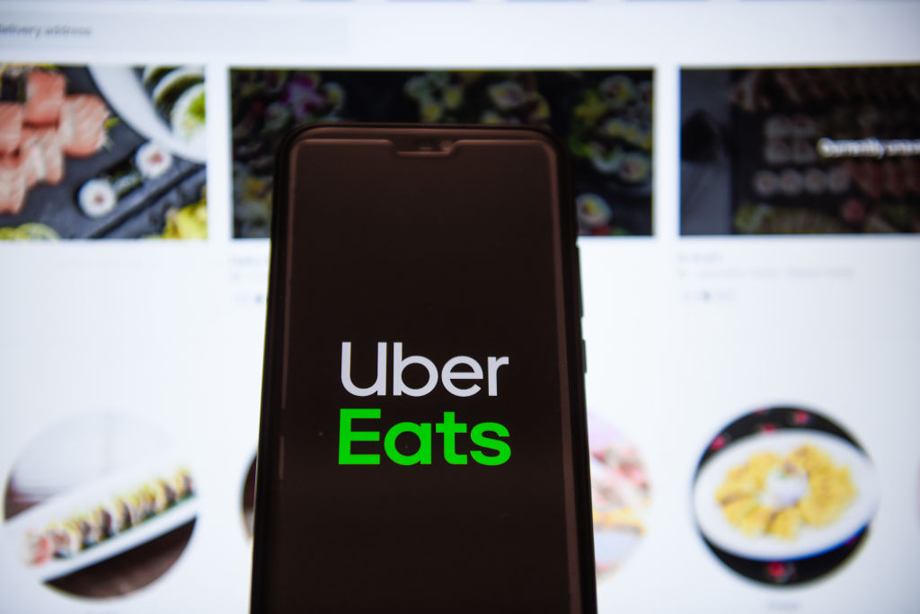 Uber Eats Driver Caught Crunching On Customeru0027s Popeyes Sandwich 