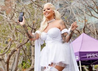 Got JUICE? Is This 19-Year-Old Rapper Smashing Amber Rose's Copious Cakes  To Smithereens? - Bossip