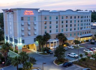 Georgia, Savannah, Midtown, Hampton Inn and Suites, hotel exterior aerial at dusk
