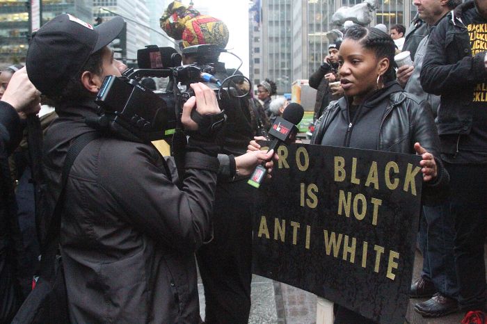 Protesters gather outside NFL HQ after Beyonce&apos;s Super Bowl performance
