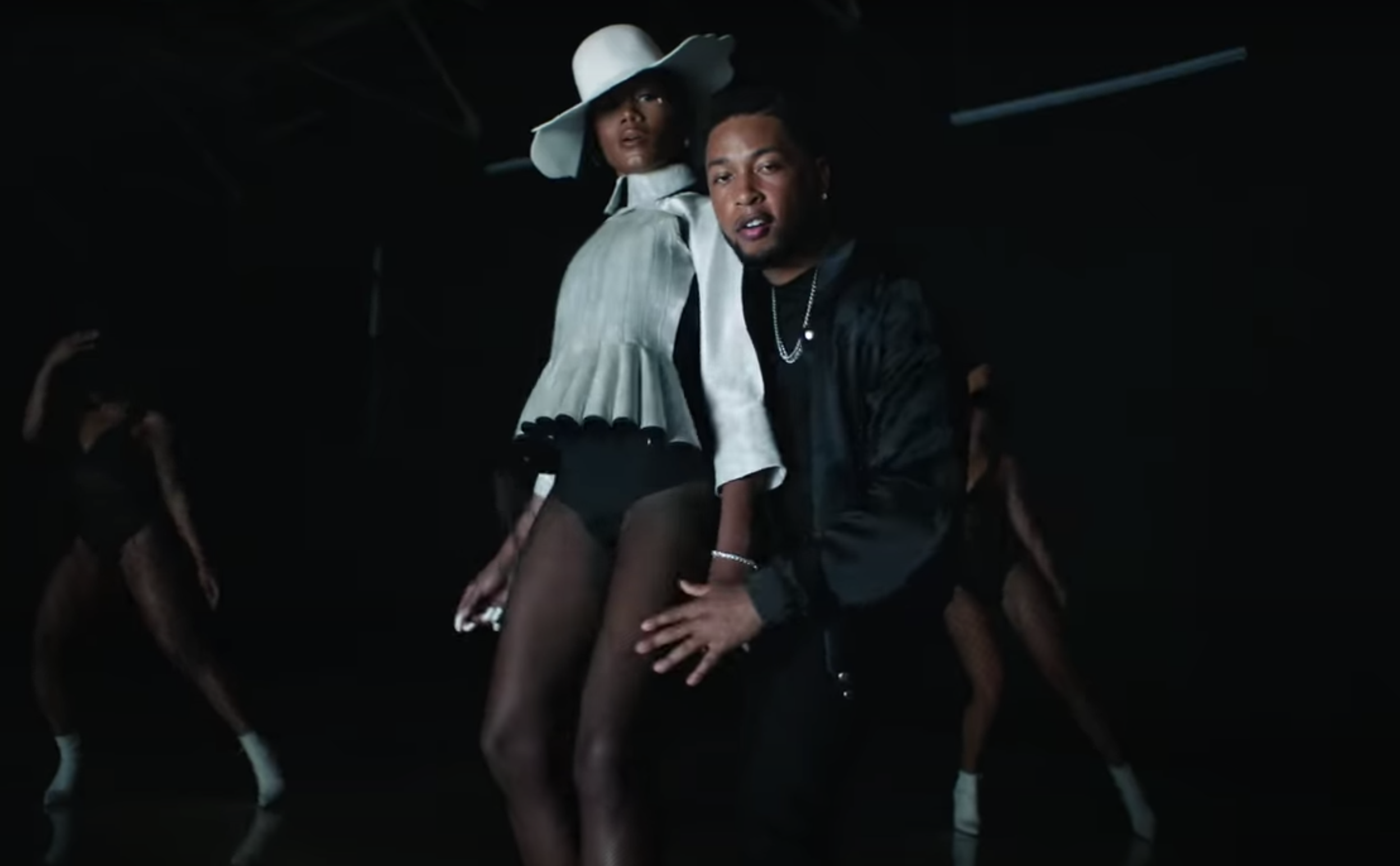 Muni Long featuring Jacob Latimore "Midnight Snack"