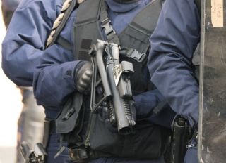 Policier lors de la manifestation des "Gilets jaunes" acte 4 - Paris
