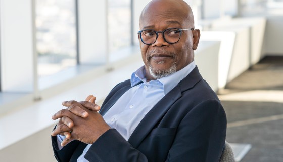 Samuel L. Jackson, Leslie Jones, Kumail Nanjiani, & More Star In Black Mirror Creators' New Netflix Comedy 'Death To 2020' [Video]