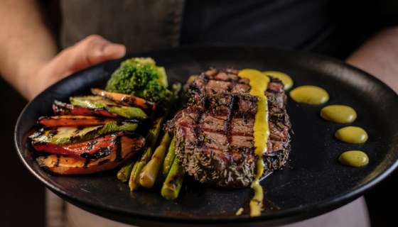 Steaaaaaaake!?: Twitter Fries Philly Restaurant Steak 48 Over $100 Dining Minimum